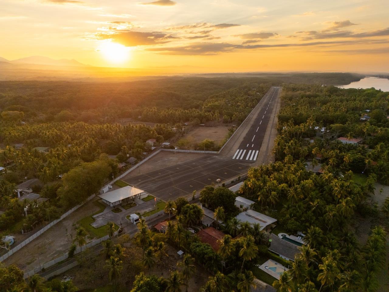 inauguran-aerodromo-con-modernas-instalaciones-en-garita-palmera-e-inversion-de-23-millones